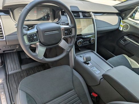 New 2026 Land Rover Discovery S AWD/4WD image 4
