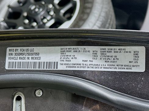 Used 2025 RAM 2500 Laramie AWD/4WD image 37