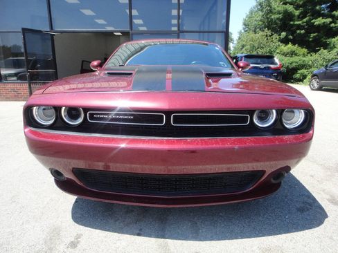 Used 2019 Dodge Challenger SXT RWD image 2