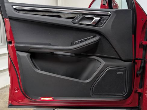 Used 2024 Porsche Macan w/ Premium Plus Package image 12