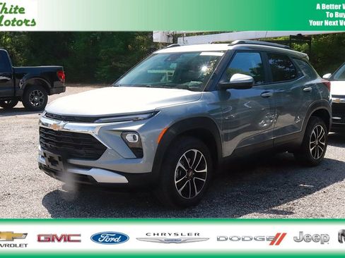 Used 2025 Chevrolet TrailBlazer LT image 1