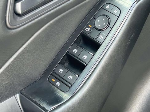 Used 2024 Nissan Rogue S AWD/4WD image 14