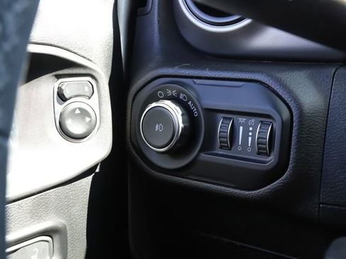 Used 2019 Jeep Wrangler Sport AWD/4WD image 30