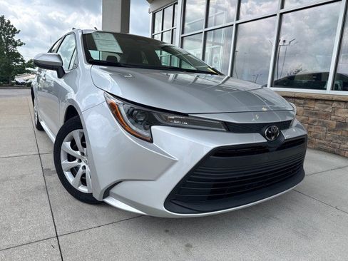 Used 2024 Toyota Corolla LE FWD image 2