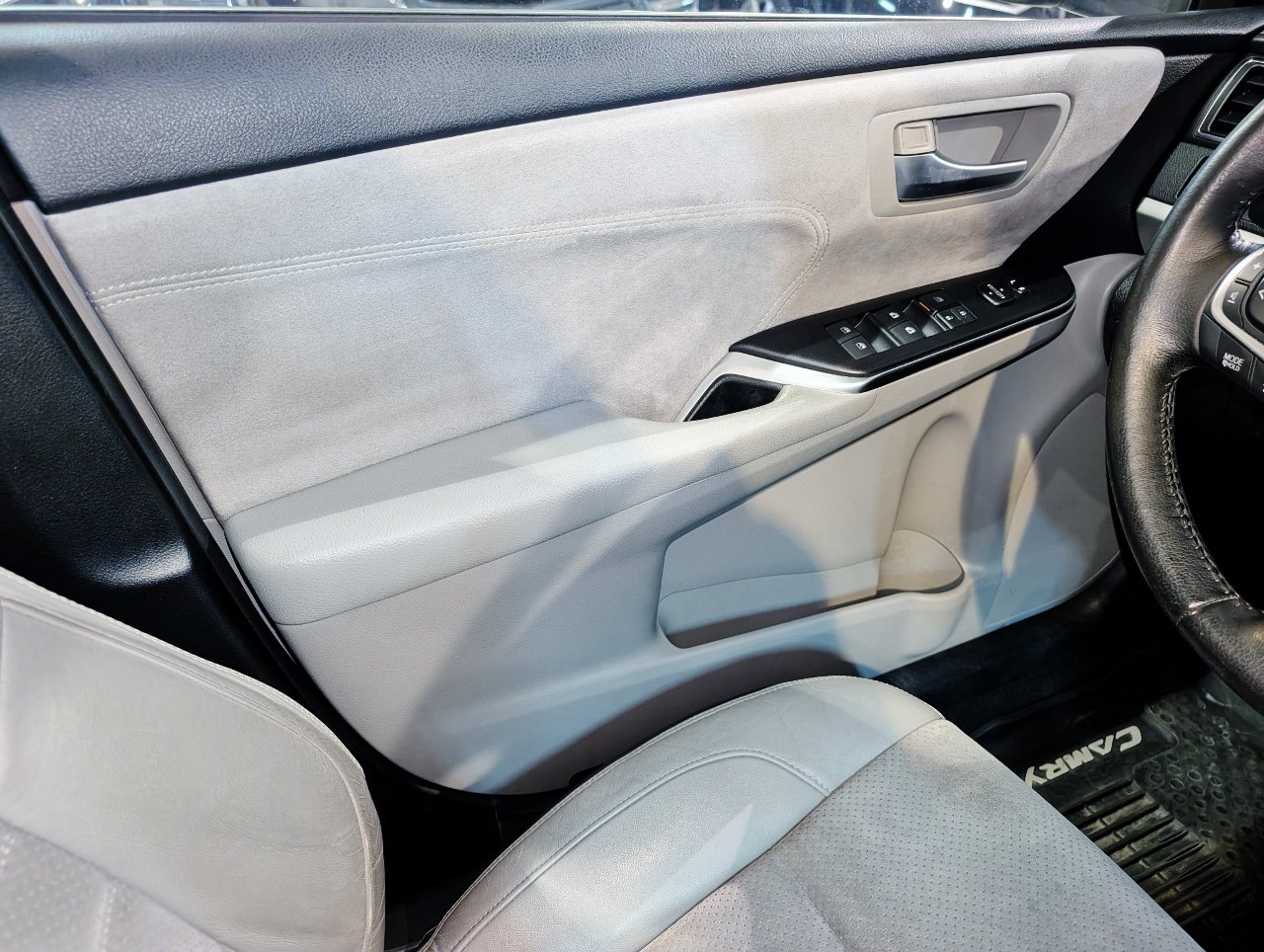 Used 2016 Toyota Camry XSE w/ Moonroof Package FWD image 32