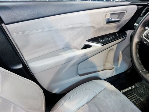 Used 2016 Toyota Camry XSE w/ Moonroof Package FWD image 32