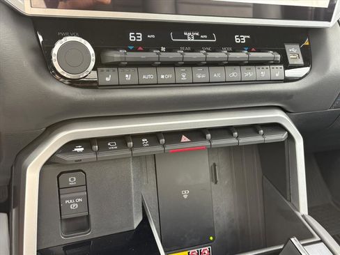 Used 2025 Toyota Sequoia Platinum image 15