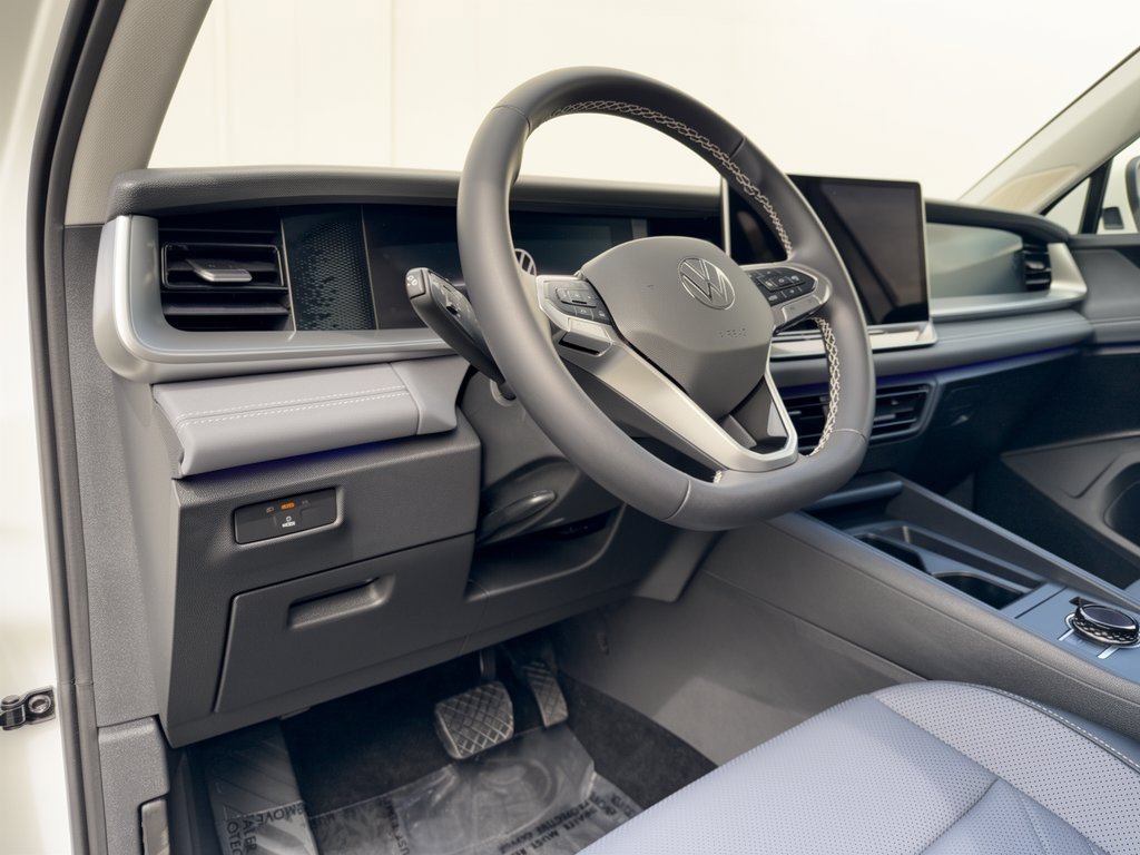 Used 2025 Volkswagen Tiguan SE FWD image 4