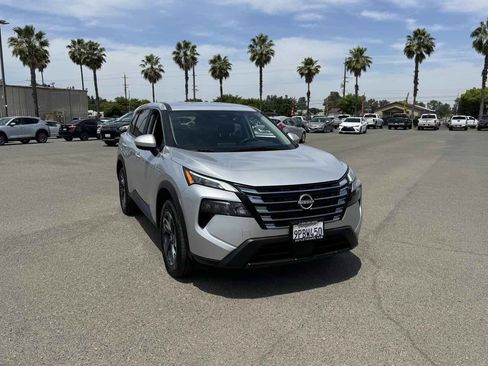 Used 2025 Nissan Rogue SV FWD image 3