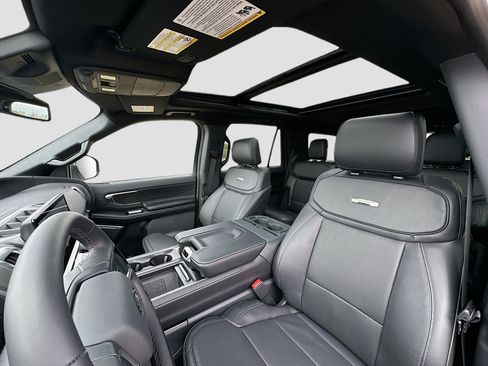 New 2025 Ford Expedition Platinum w/ Stealth Appearance Package image 22