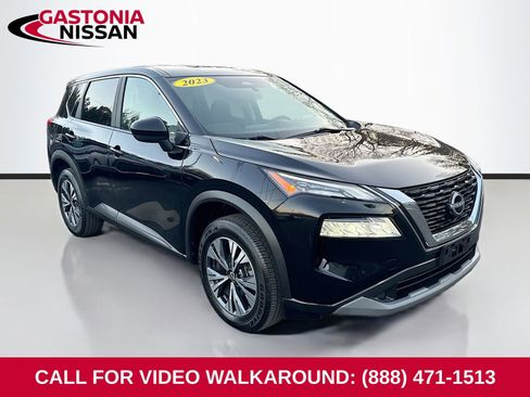 Used 2023 Nissan Rogue SV image 1