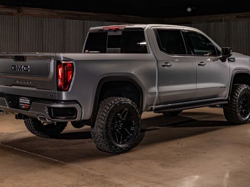 Used 2025 GMC Sierra 1500 AT4 w/ Technology Package AWD/4WD image 10