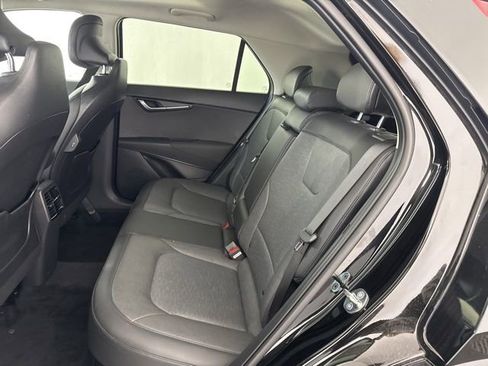 Certified 2025 Kia Niro SX image 27