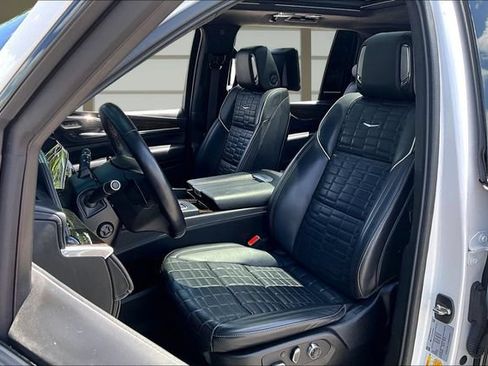 Used 2023 Cadillac Escalade ESV Sport Platinum w/ LPO, ONYX Package AWD/4WD image 24