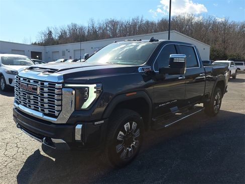 Used 2024 GMC Sierra 2500 Denali w/ Denali Reserve Package image 4
