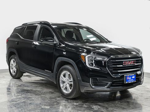 Used 2023 GMC Terrain SLE w/ Driver Convenience Package image 9