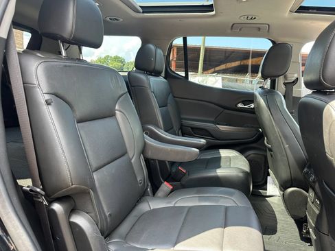 Used 2021 GMC Acadia SLT FWD image 16