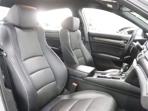 Used 2018 Honda Accord Sport image 12