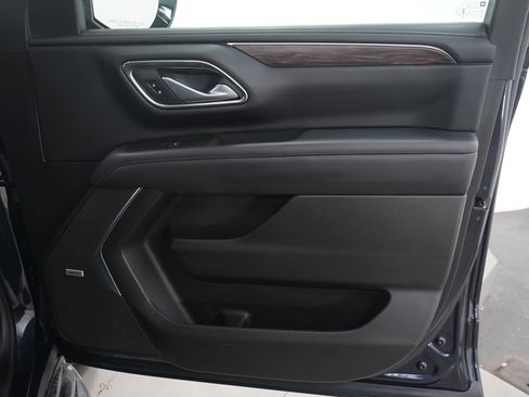 Used 2022 Chevrolet Suburban LT w/ Luxury Package image 14