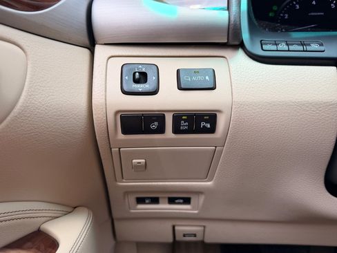 Used 2013 Lexus LS 460 w/ Comfort Pkg RWD image 10