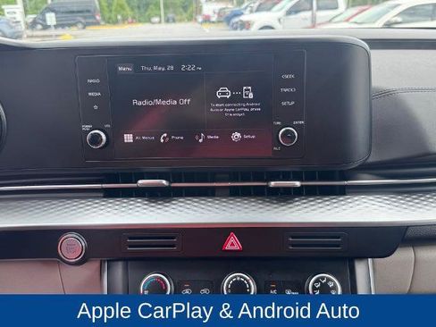 Used 2024 Kia Carnival LX FWD image 19