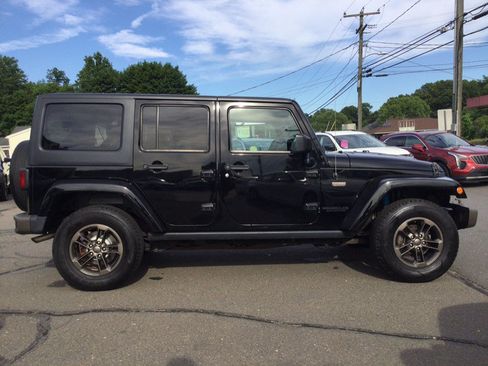 Used 2016 Jeep Wrangler Unlimited Sahara AWD/4WD image 7