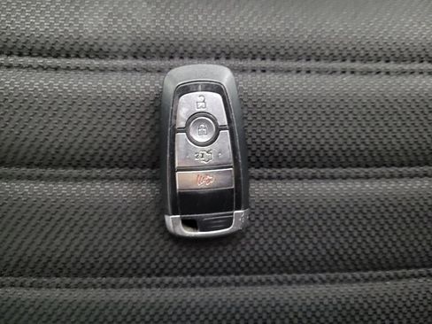 Used 2018 Ford Fusion SE image 32