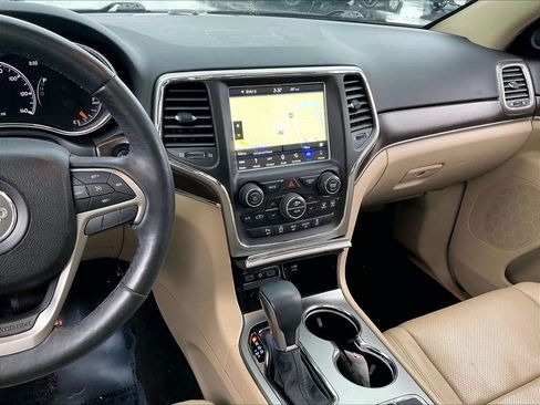 Used 2018 Jeep Grand Cherokee Limited w/ Luxury Group II AWD/4WD image 17