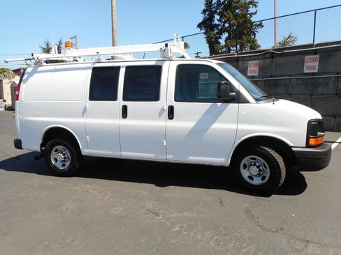 Used 2016 Chevrolet Express 2500 RWD image 6