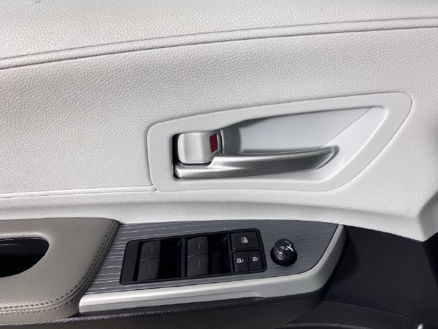 Used 2025 Toyota Sienna XLE FWD image 24