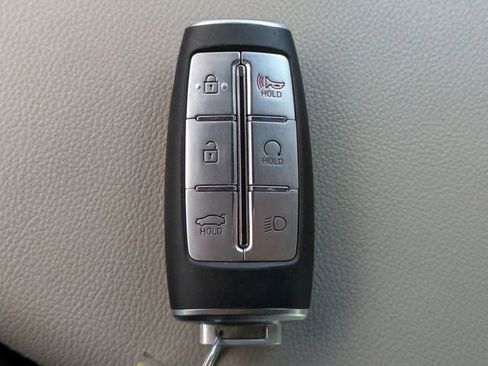 Used 2023 Genesis G70 2.0T image 33