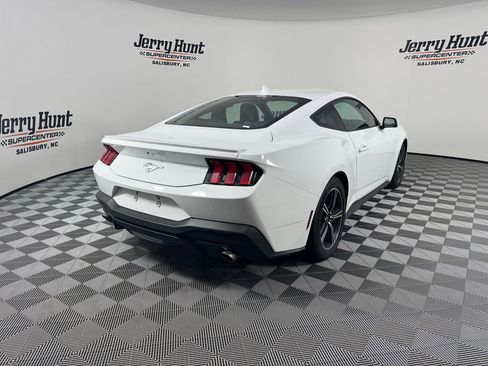 Used 2025 Ford Mustang Premium image 8