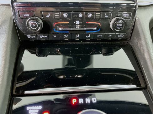 Used 2024 Jeep Grand Cherokee L Limited w/ Luxury Tech Group II image 21