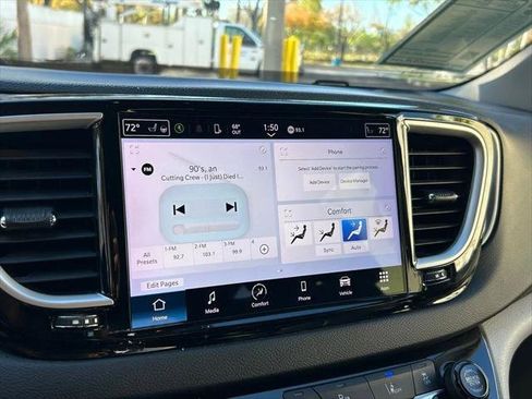 Certified 2023 Chrysler Pacifica Touring-L FWD image 26