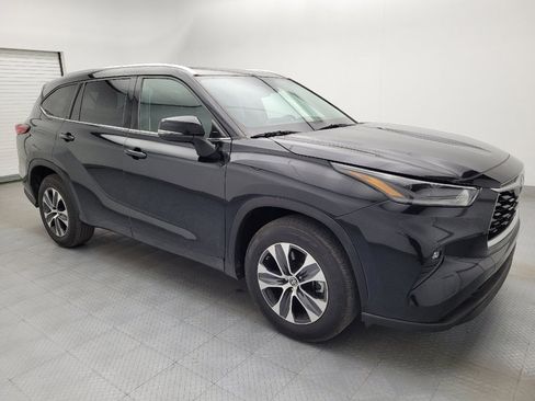 Used 2021 Toyota Highlander XLE image 11