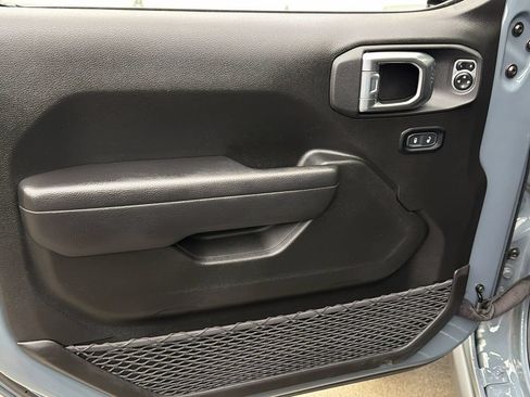Used 2024 Jeep Wrangler Unlimited AWD/4WD image 25