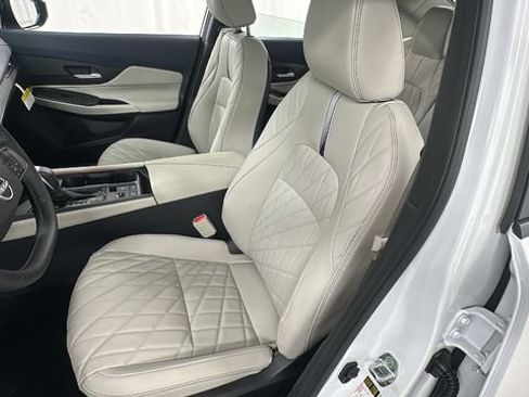 New 2026 Nissan Sentra SL w/ Floor Mat Package FWD image 10