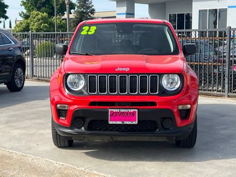 Used 2023 Jeep Renegade Latitude AWD/4WD image 10