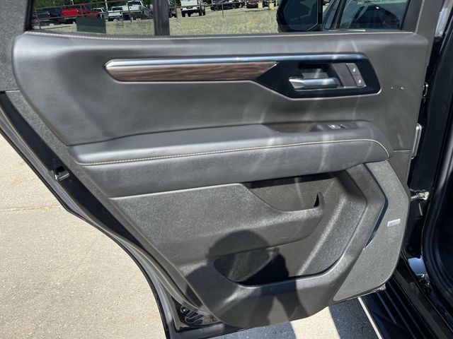 Used 2025 Chevrolet Tahoe Premier AWD/4WD image 12