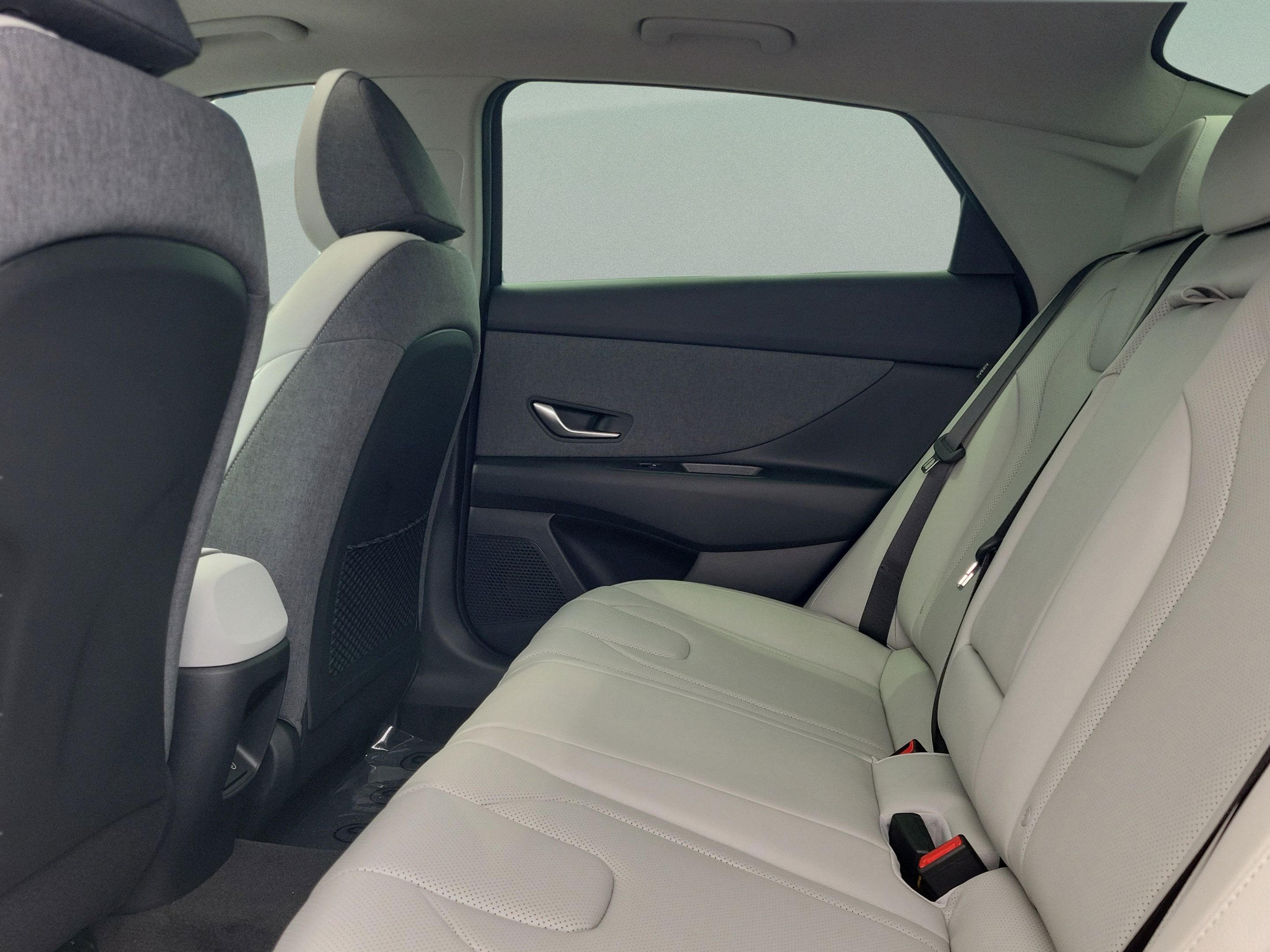 Certified 2025 Hyundai Elantra Limited FWD image 11