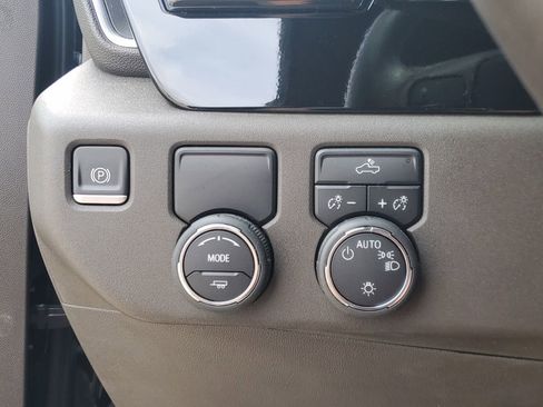 Used 2023 Chevrolet Silverado 1500 LT image 18