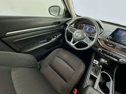 Used 2023 Nissan Altima 2.5 SV FWD image 9