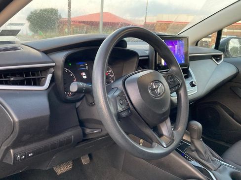 Used 2025 Toyota Corolla LE FWD image 9