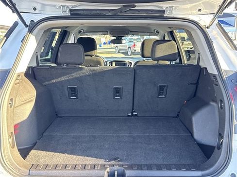 Used 2024 GMC Terrain SLE image 10