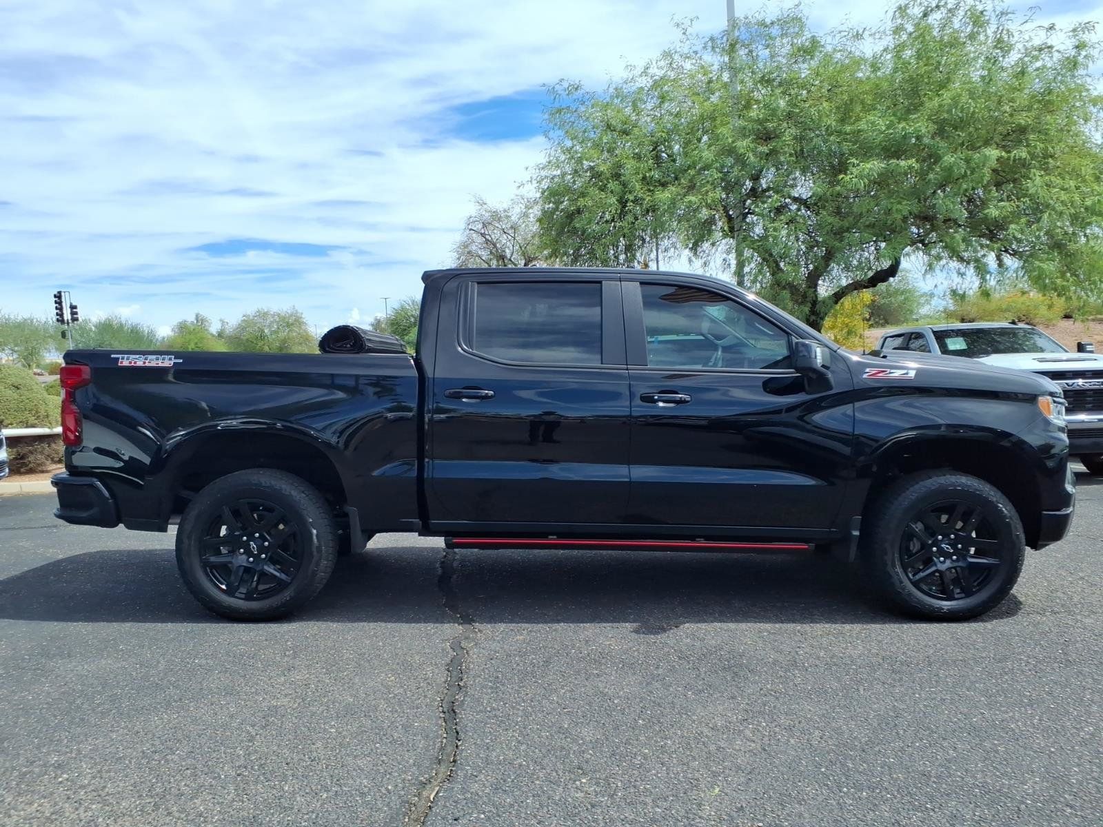Used 2025 Chevrolet Silverado 1500 LT Trail Boss w/ LT Trail Boss Premium Package AWD/4WD image 4