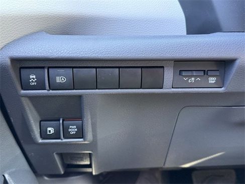 Certified 2024 Toyota Sienna LE image 22
