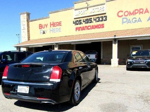 Used 2016 Chrysler 300 C RWD image 6