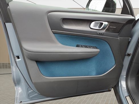 Used 2023 Volvo C40 P8 Recharge Ultimate image 26