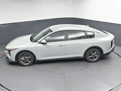 Used 2025 Kia K4 LXS image 32