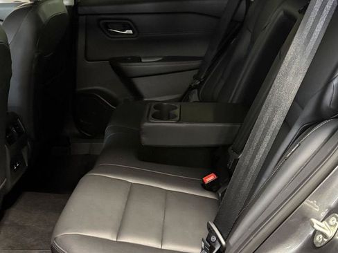 Used 2025 Nissan Rogue SL AWD/4WD image 26